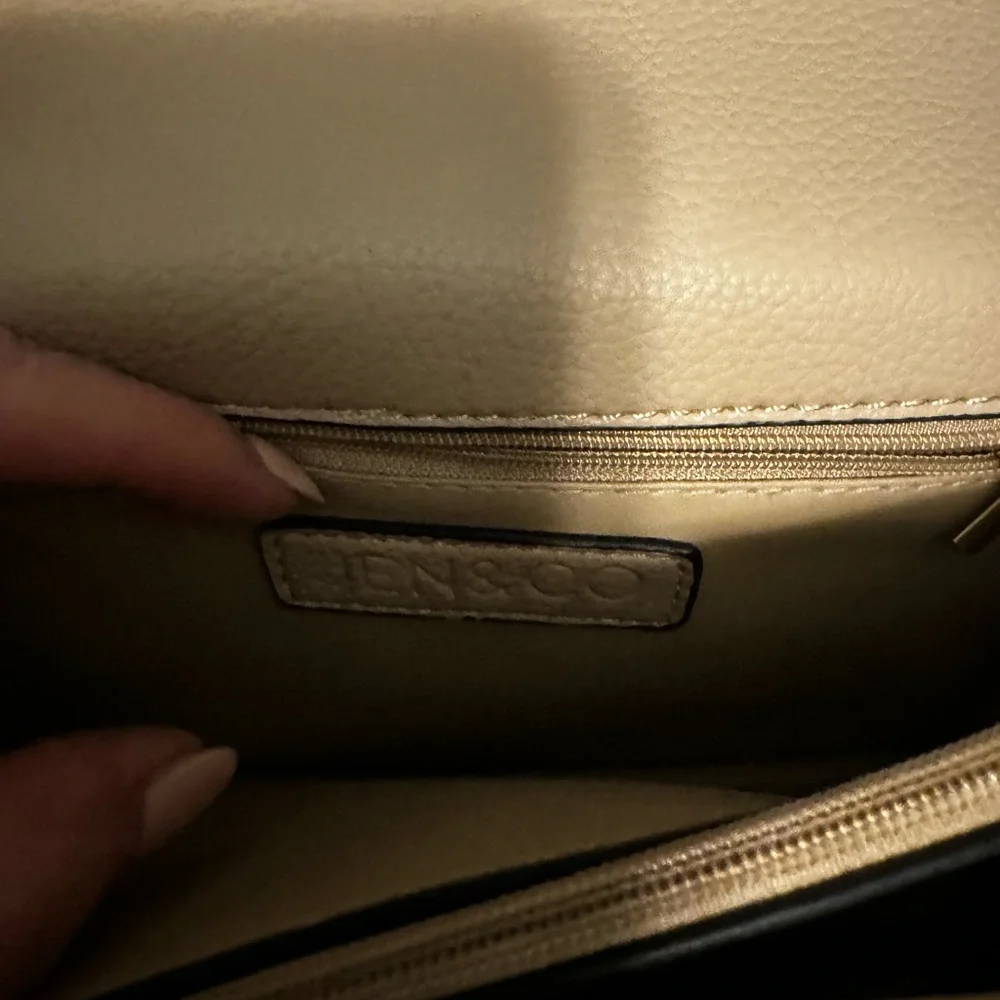 Purse - Picture 2 of 5